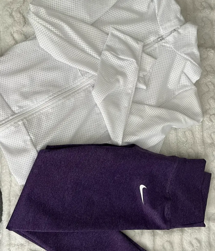 Chaquet+leggins 👀🤍🤍🤍#sportwear #womensportwear #sportqueens.webp