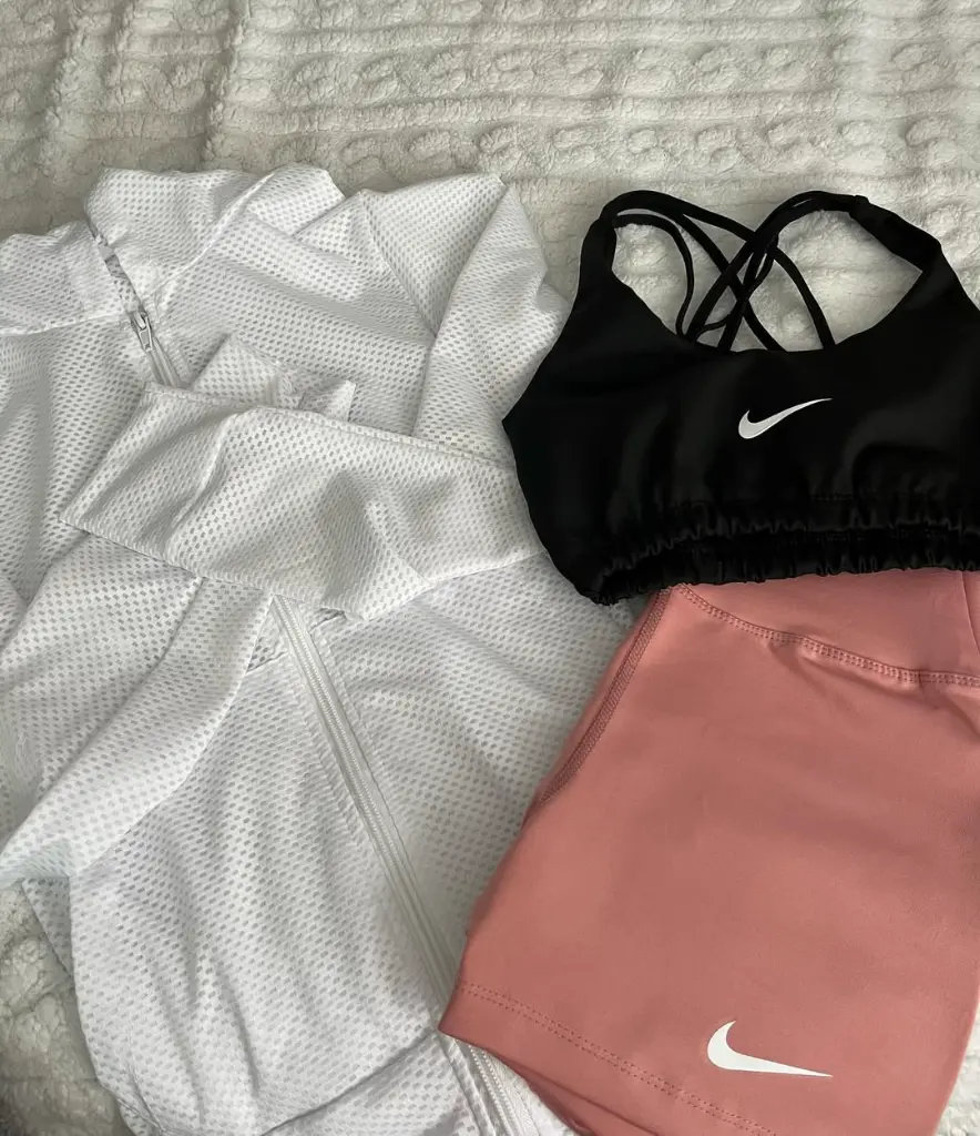 Fit combos 👌🏻👌🏻👌🏻#sportwear #sportqueens #womensportwear.webp